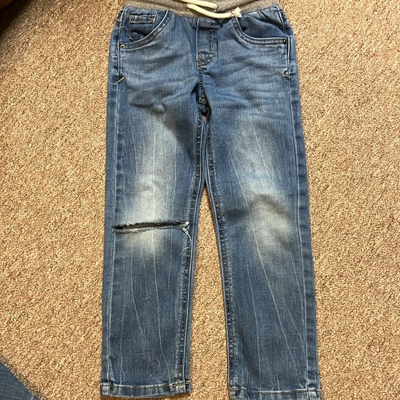 Bundle of 6 pairs of size 5T Cat & Jack pants with holes! - Picture 3 of 8